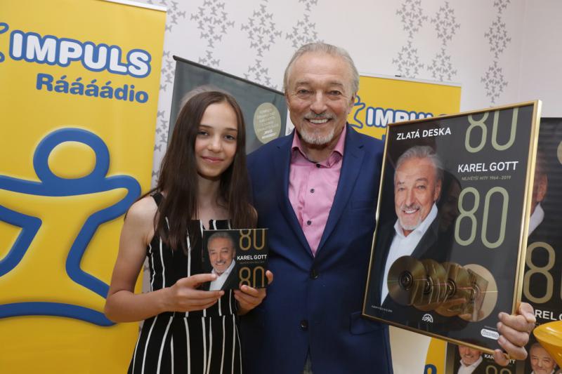 Karel Gott s dcérou Charlottkou pokrstili narodeninový 15CD komplet singlov