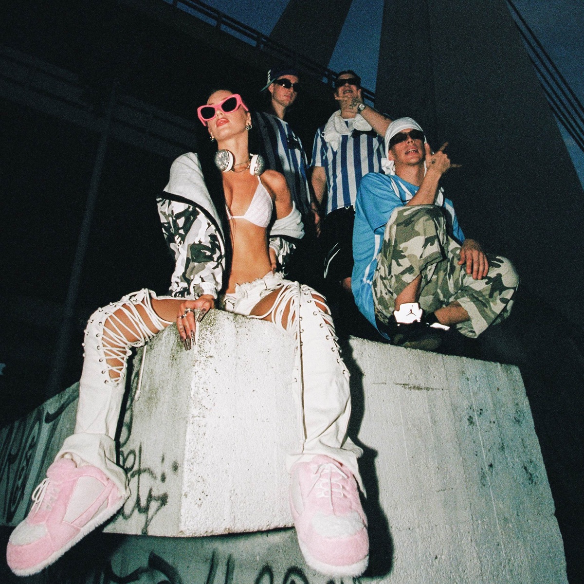 Netancuj hoe (feat. AstralKid22, Nina Janova)