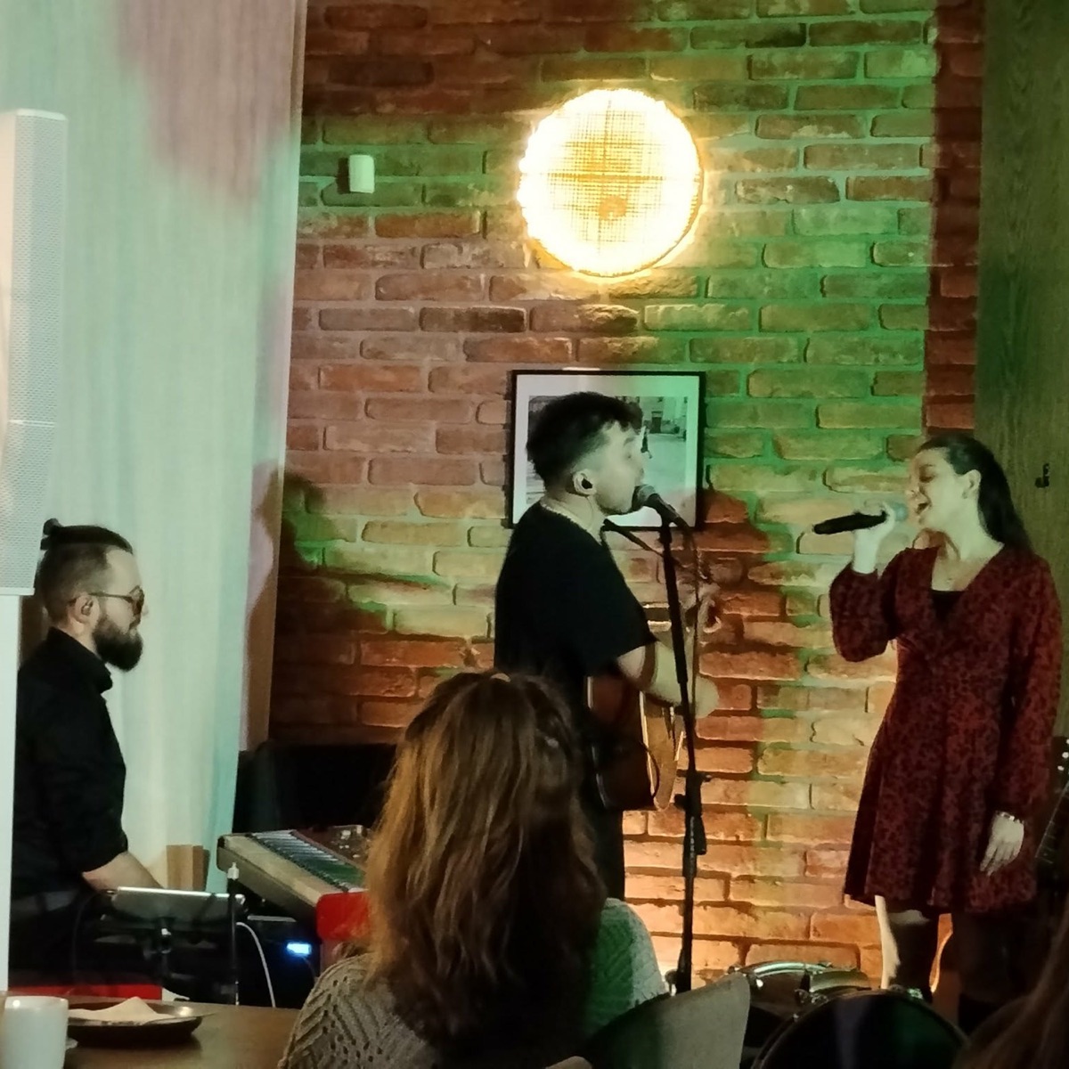 Spojiť sily (feat. Gabika Kiovská) [naživo]