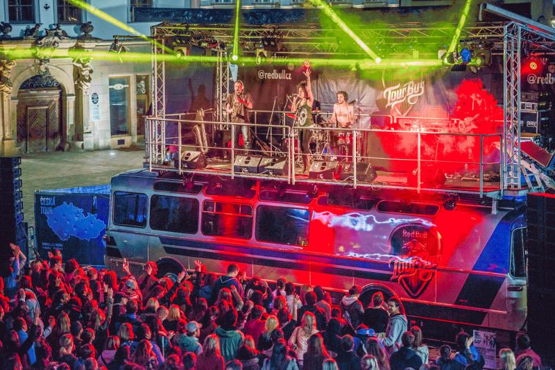 Red Bull Tour Bus vyráží na cesty, do Ostravy veze Jamese Colea