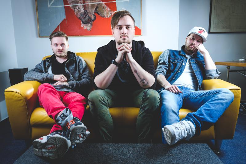 POETIKA Současná muzika s textem i vokálem, které nezůstaly na povrchu   Posuďte sami, jak zní nový český objev a nadcházející hit letošního léta!