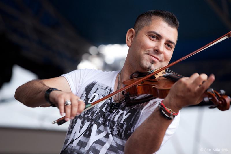 Virtuózny huslista Marco Rajt prichádza s novým albumom plným rockových skladieb v husľovom prevedení!