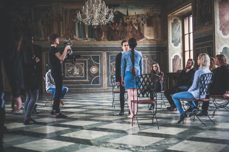 Kruhová terapie Petra Lexy a Celeste Buckingham!  V novém videoklipu kapely Slza se dozvíte mnohem víc, a budete překvapeni.