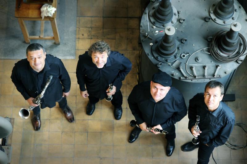 CLARINET FACTORY rezonují v zahraničí. Jejich song inspiroval mladou ruskou filmařku, bodují na hudebních veletrzích a hrají v Kanadě.