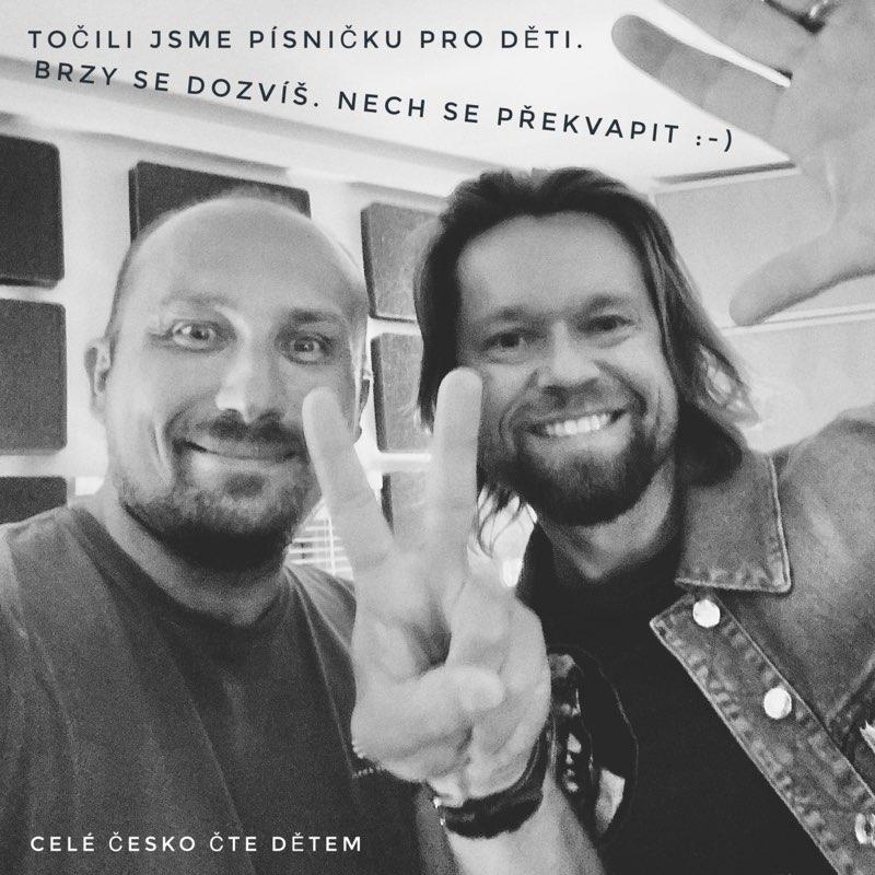 Krajčo, Stypka, Mirai, Bende a dalších interpreti nazpívali pohádkovou píseň pro organizaci Celé Česko čte dětem