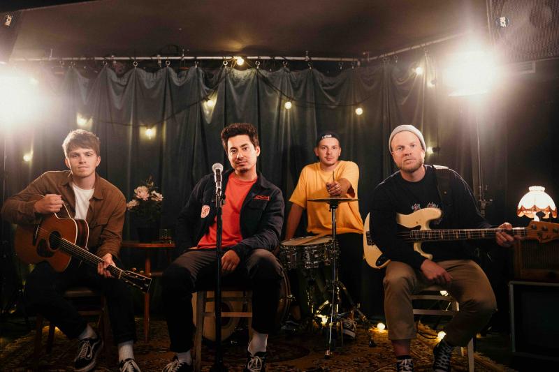 I přes to všechno patří k nejsilnějším skladbám z alba ARIGATŌ. Kapela Mirai k ní nyní představuje filmový videoklip