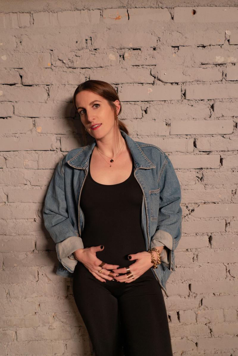 KLÁRA VYTISKOVÁ  čeká třetí dítě. Chystá live session i online koncert 17. 11.