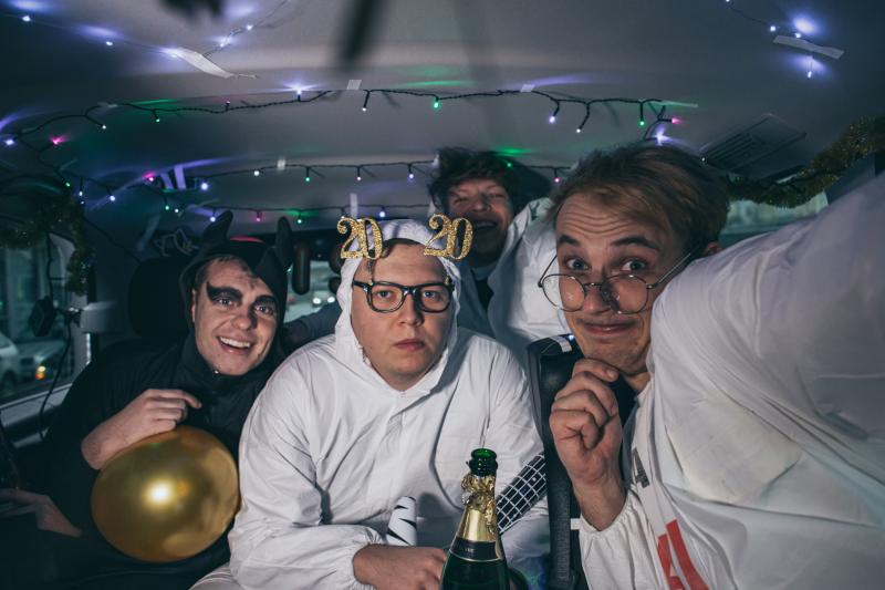 Pilot sa lúči s rokom 2020 silvestrovskou hymnou ''Horší už to nebude''