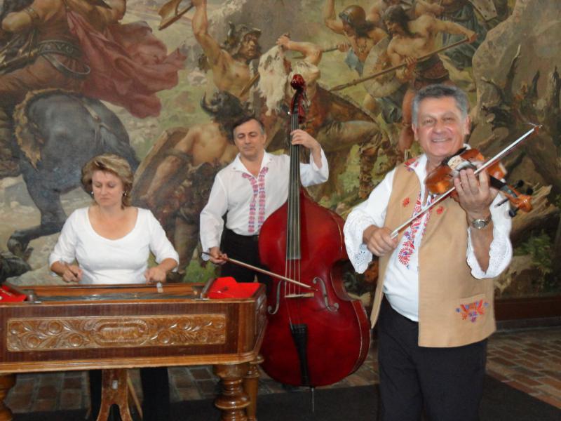 Cimbálka Dušana Kotlára Eurobabičkám