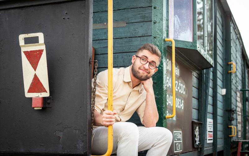 MICHAL HORÁK válí! Na turné, v žebříčcích i playlistech