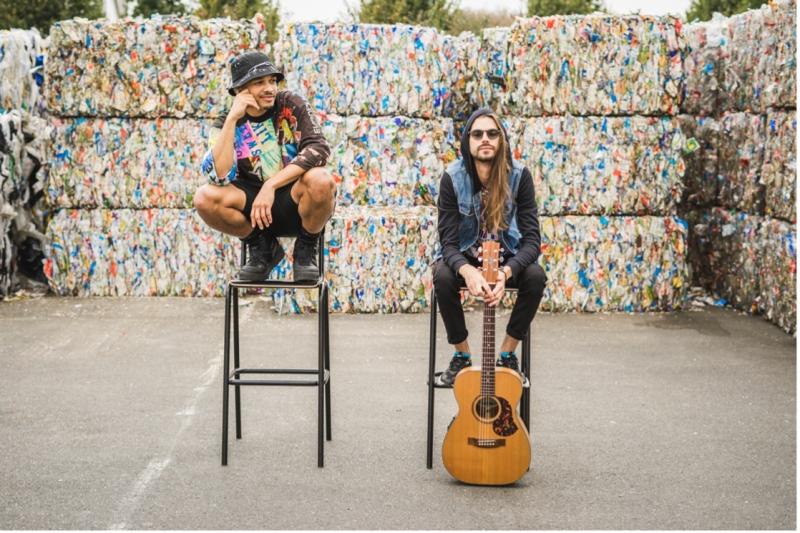 Série ''udržitelných'' sessions Bena Cristovao má jde do finále. Tentokrát se s kytaristou přesunul do areálu Pražských služeb