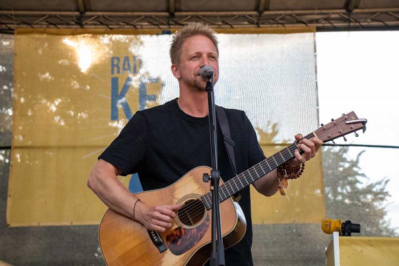 Pro Tomáše Kluse byl Radiokemp Frekvence 1 netradičním zážitkem