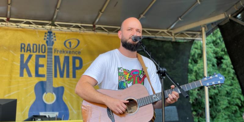 Pokáč - Radiokemp Frekvence 1 v Plzni byl velká pecka