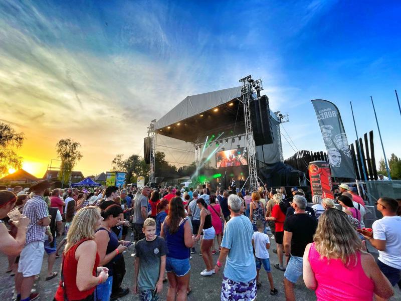 Festival Lodenica si na novom mieste v Červeníku užili fanúšikovia aj kapely