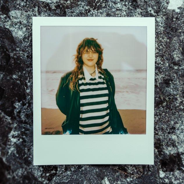 Karin Ann v novém singlu rozporuje rčení ''co tě nezabije, to tě posílí''