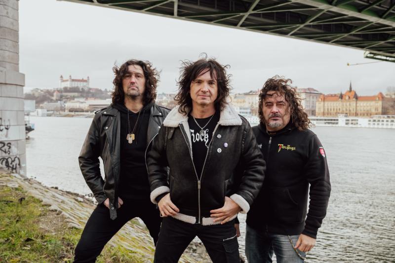 Tublatanka vydáva pre fanúšikov gramofónov nový dvojvinyl Uprostred chaosu, osobne album podpíše na veľkej autogramiáde!