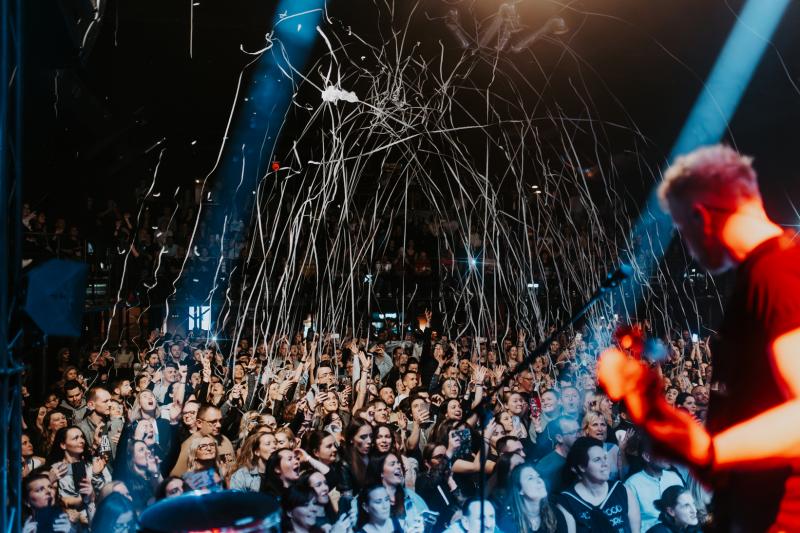 Česká skupina MIRAI odštartovala sLOVEnské turné, fanúšikovia takmer zbúrali bratislavský MMC klub