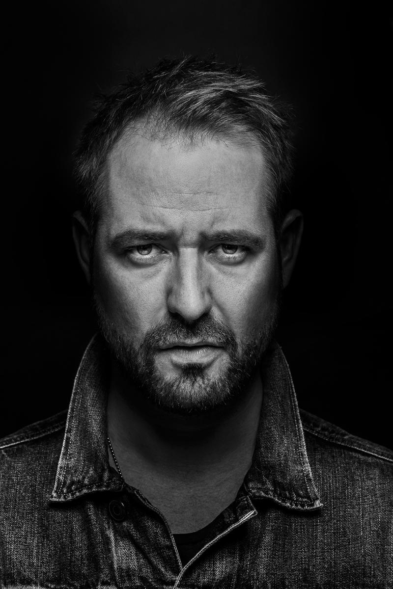 Bývalý frontman Clou se vrací na hudební scénu. Lukemo představuje svůj první singl Ptám se, který doprovází videoklip