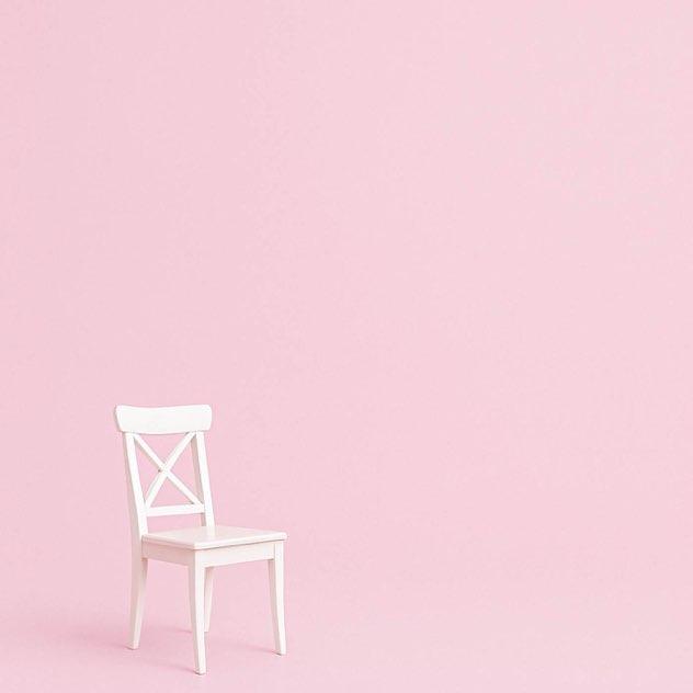 Speváčka Emma Llure prichádza s tanečným singlom „Von z mojej hlavy“, ktorý spája energiu s úprimnou výpoveďou o úzkosti